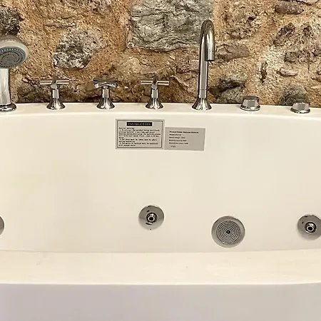 Living In A Cave Under Acropolis Apartment Athens