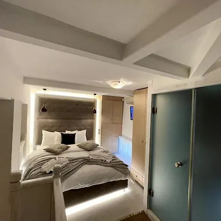 Living In A Cave Under Acropolis Apartment Athens